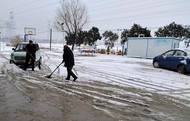 淮南市古溝回族鄉黨員干部掃雪除冰保平安