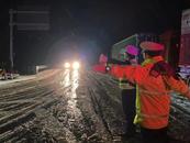 黃山市黃山區交警積極應對極端冰雪天氣