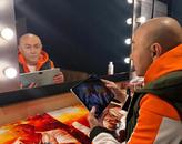 张卫健晒出一张照片，网友留言竟被笑上热搜！