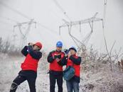 冒雪連夜巡查200多個重要路段  淮南抗冰雪保供電