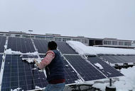 壽縣雙橋鎮光伏電站維護員冒雪前行