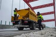 戰冰雪 護平安 保暢通  廬江公安全力應對雨雪冰凍天氣