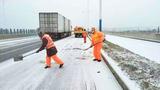 铜陵市公路部门积极应对低温雨雪天气 护航春运保安全