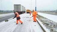 銅陵市公路部門積極應對低溫雨雪天氣 護航春運保安全