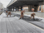 安慶柏子橋社區(qū)退役軍人志愿服務隊“鏟出”安全的“溫暖路”  
