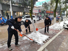 舒城港航为民办实事铲雪除冰保出行