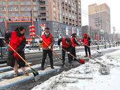 潁上文藝志愿者開展“鏟冰除雪便民行”志愿服務活動  