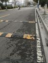 六安月亮島環(huán)島路近半減速帶“受傷”，交警部門稱正準備維修