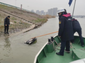 兩艘測量船在巢湖水域失控 水上應急大隊成功打撈