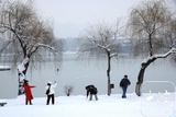 淮南：市民雪中享受着快乐（组图）