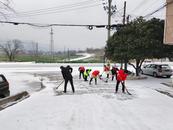懷寧縣月山鎮小元村：爭做鏟雪志愿先鋒