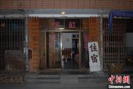 旅社老板娘衛生間被害  寧波公安憑“床檐夾縫處痕跡”追兇15年