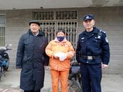 合肥环卫工拾到17000多元现金 归还九旬失主  