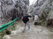 懷寧江鎮(zhèn)鎮(zhèn)余沖村：不畏嚴寒抓搶修 全力奮戰(zhàn)送溫暖