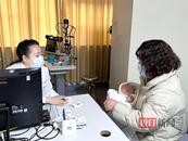 兩個月大嬰兒黑眼珠發白 竟患上了白內障