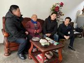 新春送祝福 情暖老同志