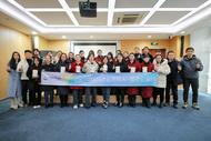 雪中送奶粉情暖新手媽媽，新安晚報暖冬公益行走近“地鐵一線女職工”