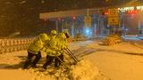 撒布融雪剂约155吨  淮南高速公路夜战风雪保畅通（图）