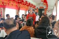 列車送祝福 溫暖春運(yùn)回家路