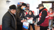 孙子未满周岁丧父 六旬老人撑起这个家后续：众多好人年前再次集结 送去5100元慰问金及物资