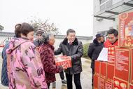 宿松爱心企业家朱志国连续三年给家乡70岁以上老人赠送“新年礼包”