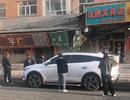 青海一沿街多户商铺门头掉落  亲历者发声：窗户破碎货架倒塌