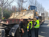 強化大件運輸執法  保障道路安全暢通