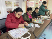 黃莊街道紅旗社區(qū)新時代文明實踐站開展“三八”婦女們手工DIY帆布包制作活動