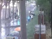 沈陽一男子暴雨中栽進積水溺亡，家屬狀告市政部門
