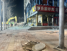 探访河北燕郊爆燃事故发生核心地带：炸鸡店紧挨被炸毁楼栋 现场工作人员将通宵作业