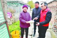 免費送餐風雨無阻 巢湖市興巢社區(qū)打通服務(wù)特殊老年群體“最后一米”