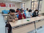 長者學吧——巧制養生錘 快樂過“三八”  