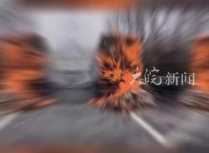 芜合高速一大货车着火  目前明火已扑灭 现场还在施救中