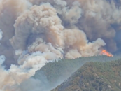 濃煙遮天蔽日 四川雅江縣發生山火  記者連線當地居民