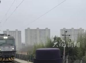 大皖正能量|入职30年写下18本工作日记  固镇站客运值班员冯桂红   站好最后一班春运岗