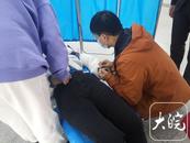 这次他的学生出手了！合肥大一学生视频连线老师紧急救治高铁腹痛乘客
