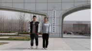 兩名大學生被“趕下車”后，發現司機有點“怪”……司機妻子向二人致謝：救了我們全家！