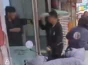 湖南安化一男子手持兩把菜刀當街砍人，相關部門：已被刑拘！