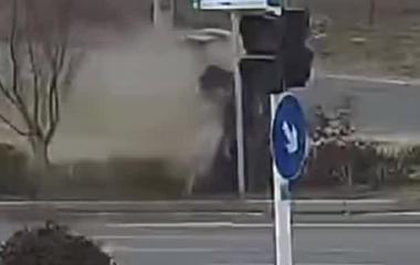 大皖正能量|车辆侧翻 他们飞奔救人 3名热心少年找到了
均来自肥东县众兴中学 