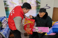 淮南市泥河鎮(zhèn)團(tuán)委開展“企地共攜手，愛心志愿行”學(xué)雷鋒活動