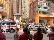 江西信豐一汽車連撞多人，附近商戶稱司機已逃逸！當地回應