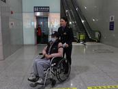 用心用情，她在車站為老年旅客打通“最后一公里”