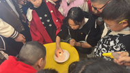 合肥城市閱讀空間夢和雅居店聯合新東方教育開展了科學實驗培訓小課堂活動           