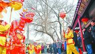 民俗踩街 升騰柘皋古鎮(zhèn)“煙火氣”
