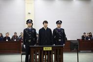 李鐵出庭受審時仍留著標志性劉海