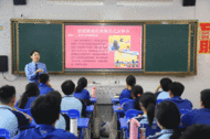 福州一學(xué)校在廁所裝報警器：喊“打人了、救命”可觸發(fā)報警