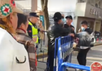武汉一剧组拍电影封路，居民进出被拦！交警部门：不是我们封的