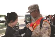 又暖又燃  他們身披戎裝滿懷熱血踏征程