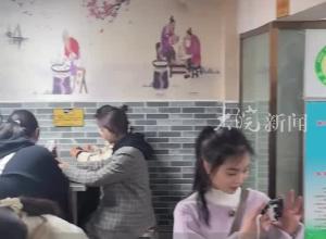 在安徽蚌埠这处非遗点 40位大学生品尝非遗美食