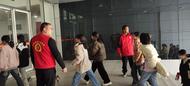 渦陽社會組織助力紅色舞臺劇《英雄，母親》演出  